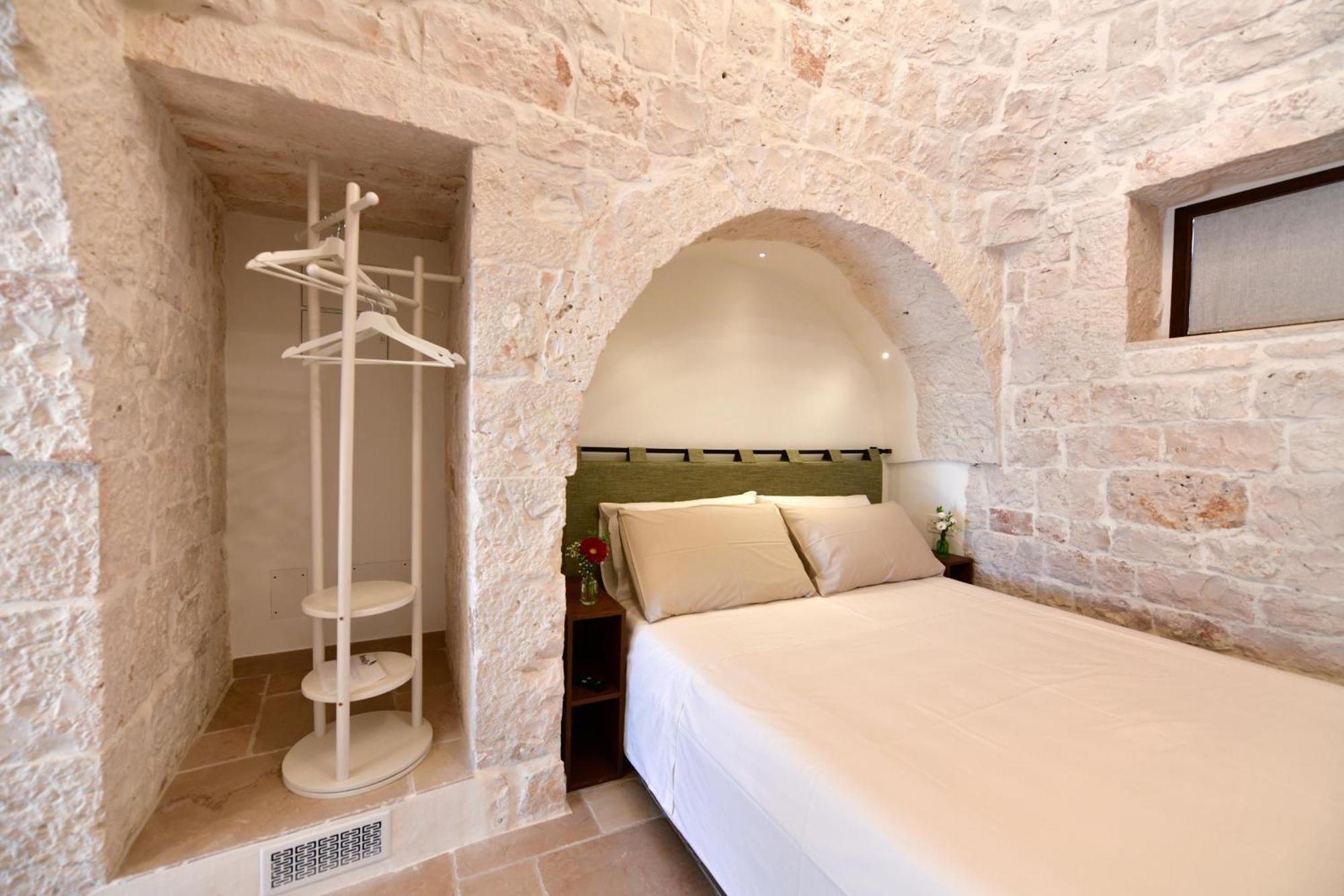 Lamarossa Trulli & Suites Antonelli Extérieur photo