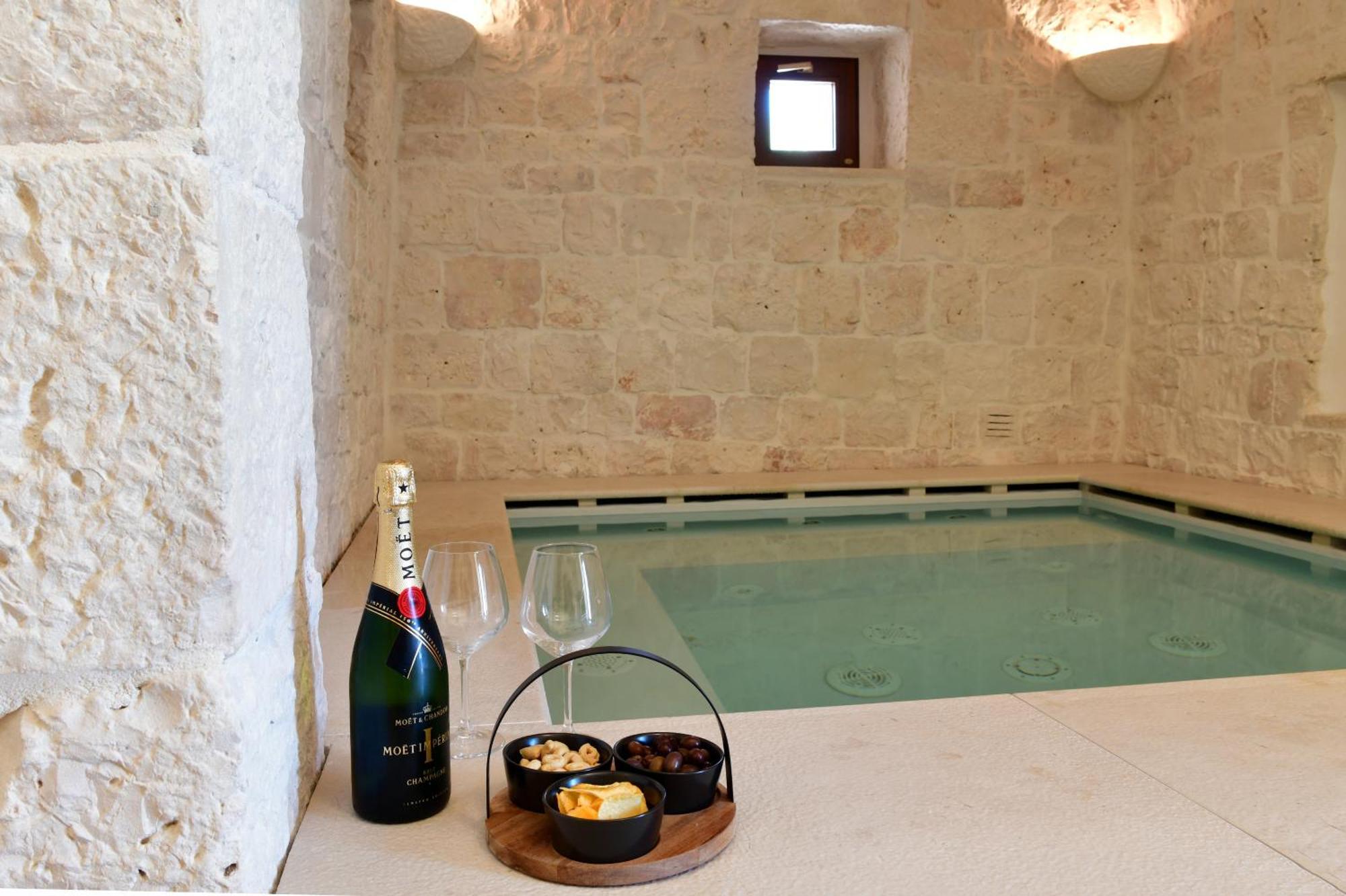 Lamarossa Trulli & Suites Antonelli Extérieur photo