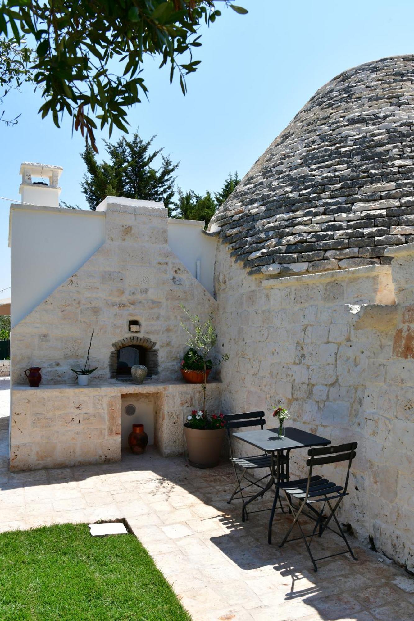 Lamarossa Trulli & Suites Antonelli Extérieur photo